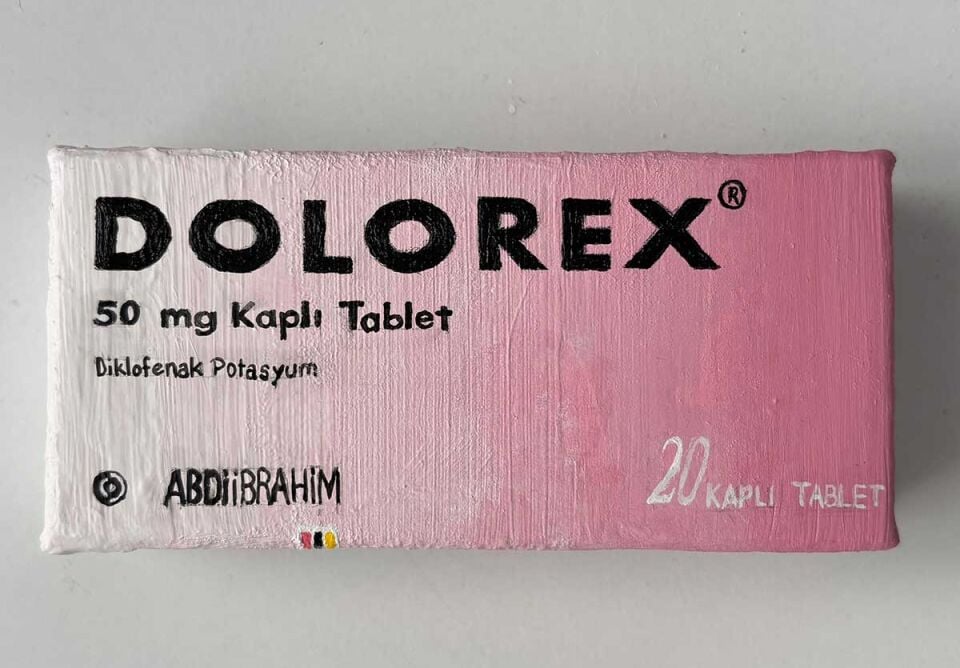 Dolorex, 2025, tuval üzerine akrilik boya, 4x9 cm.