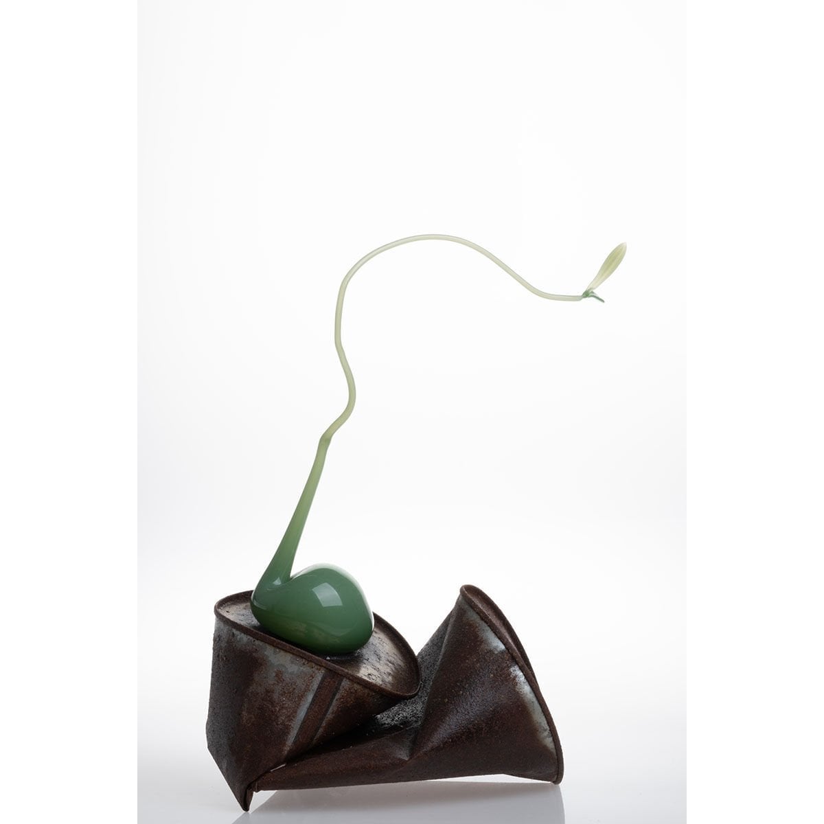 Trachea 1, 2024, cam, paslanmış teneke, Üfleme Tekniği, 18 x 18 x 30 cm.