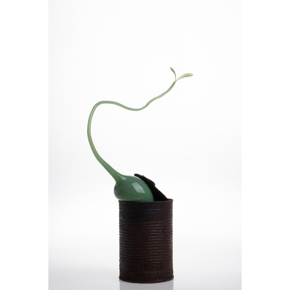 Trachea 2, 2024, cam, paslanmış teneke, Üfleme Tekniği, 18 x 6 x 31 cm.