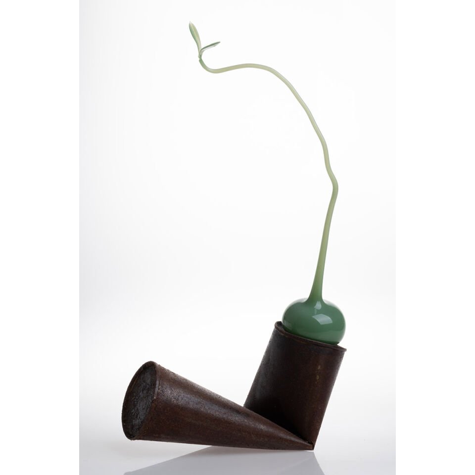 Trachea 3, 2024, cam, paslanmış teneke, Üfleme Tekniği, 18 x 6 x 31 cm.