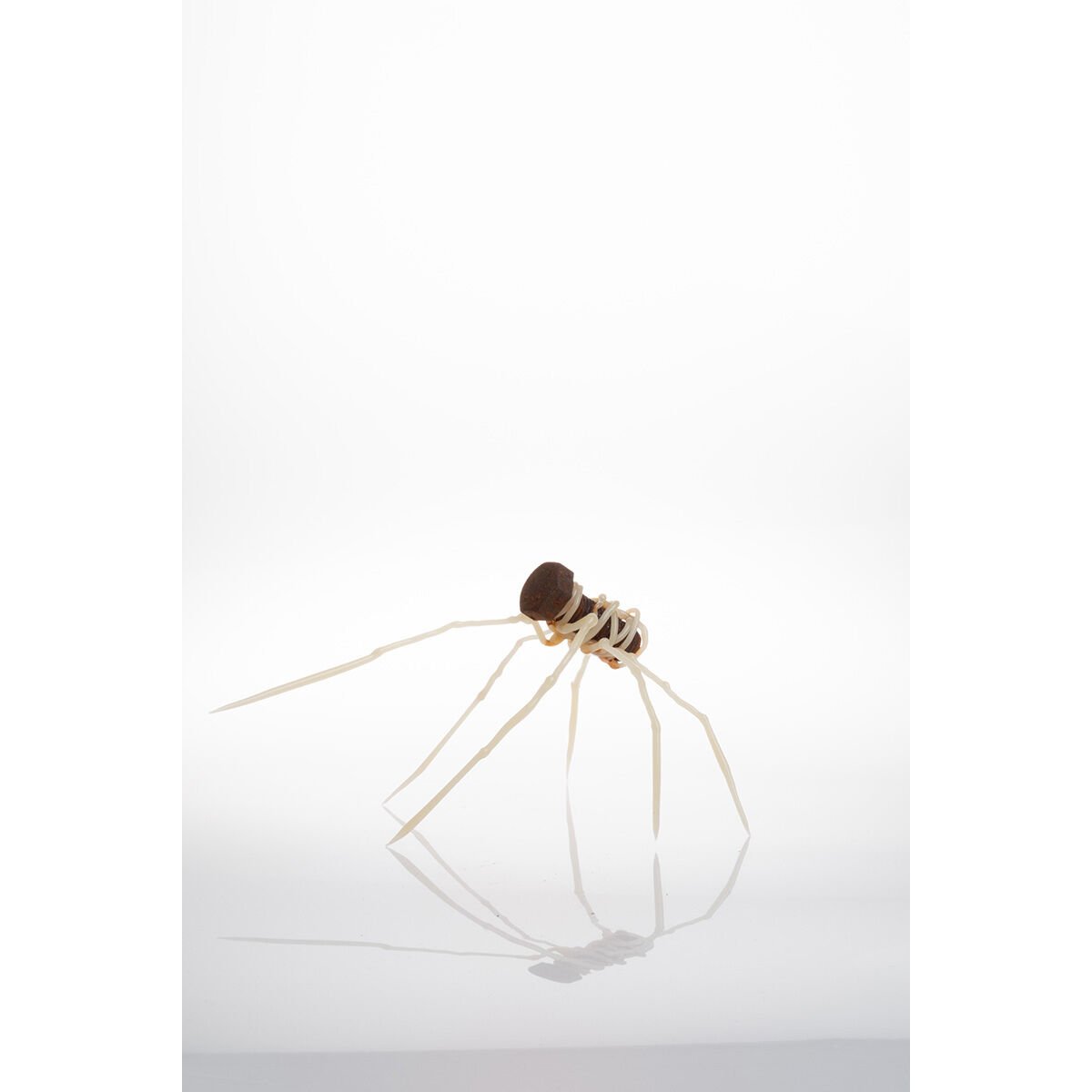 Plantoid, 2024, cam, paslı vida, Alevle Şekillendirme, 23 x 16 x 13 cm.