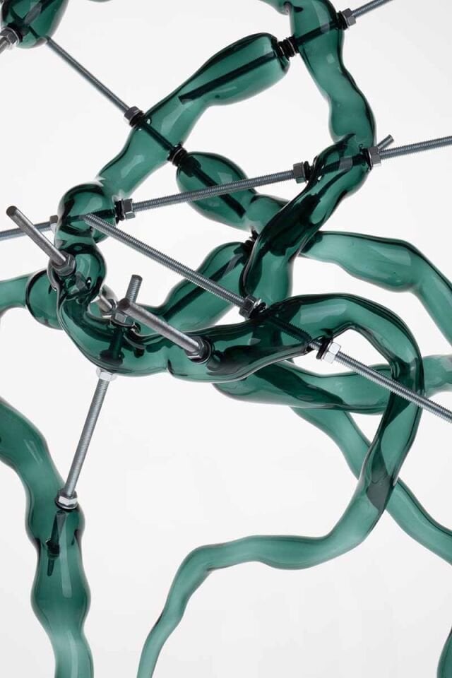 Yeraltı Eskizleri, 2025, cam, tij çubuğu, somun, Üfleme Tekniği, 50 x 65 x 25 cm.